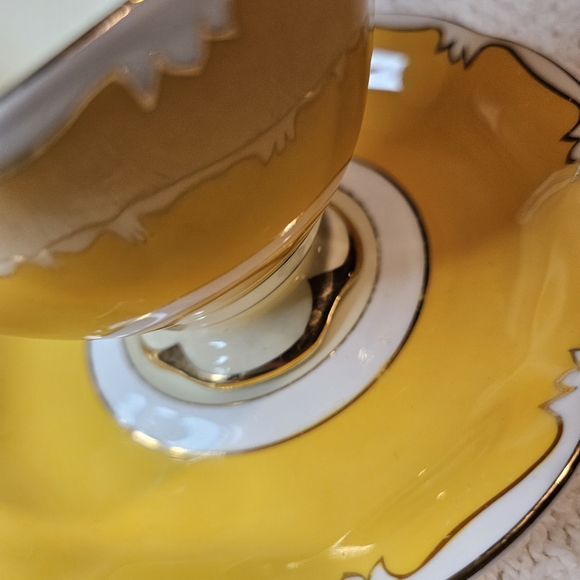 Royal Albert Teacup and Saucer YELLOW GOLD Pattern/Trim Flowers RARE Vintage - Picture 12 of 15